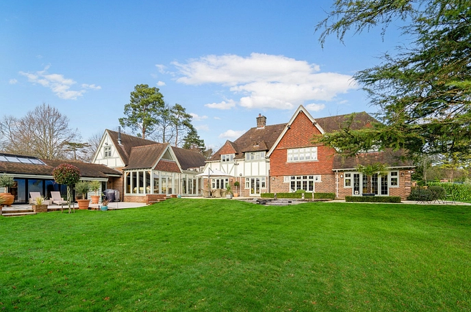 8 bedroom  detached house for sale