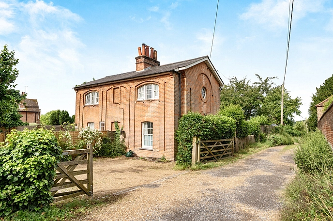 3 bedroom  semi-detached house for sale