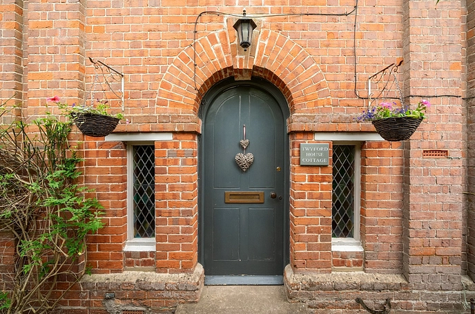 3 bedroom  semi-detached house for sale
