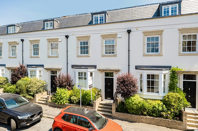 4 bedroom  terraced house for sale