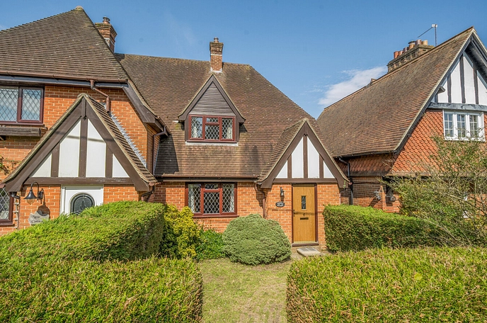 3 bedroom  semi-detached house for sale