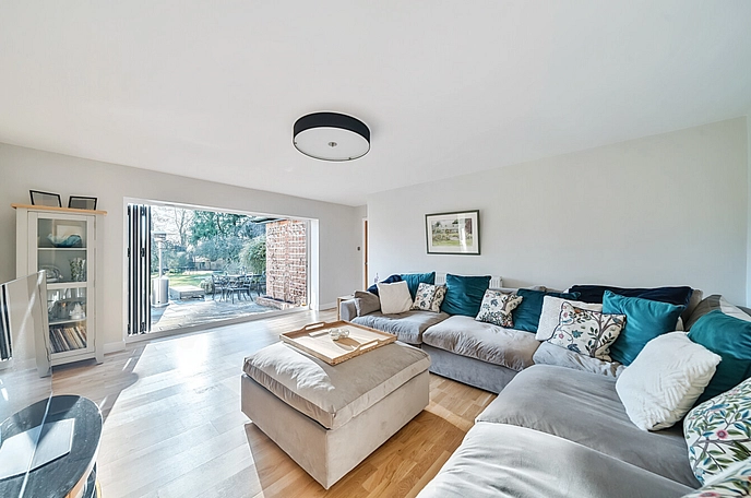 5 bedroom  detached house for sale