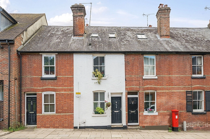2 bedroom  terraced house for sale