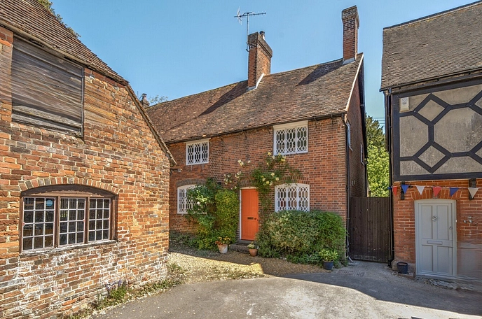 2 bedroom  terraced house for sale