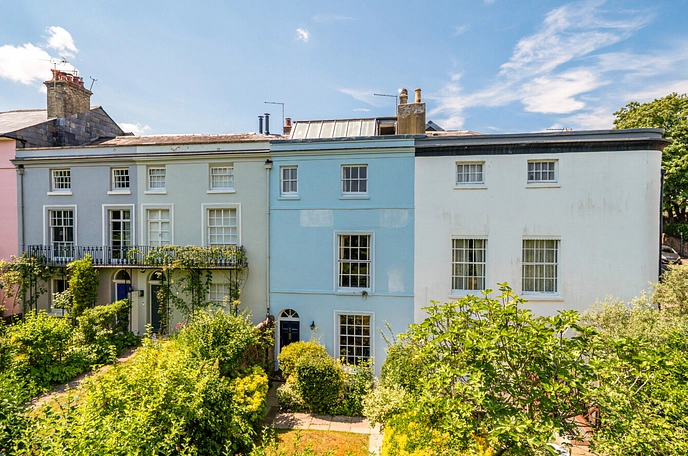 5 bedroom  terraced house for sale