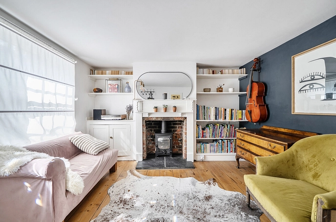 2 bedroom  terraced house for sale