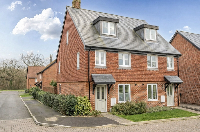 3 bedroom  semi-detached property for sale