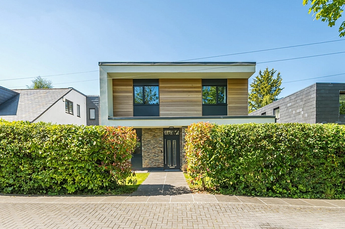 5 bedroom  detached house for sale