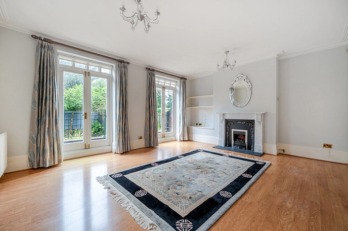 4 bedroom  semi-detached house for sale