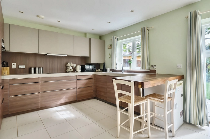 4 bedroom  semi-detached house for sale