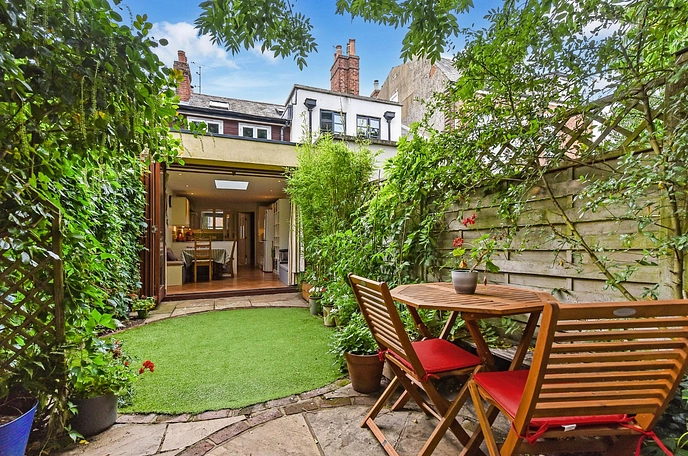 3 bedroom  terraced house for sale