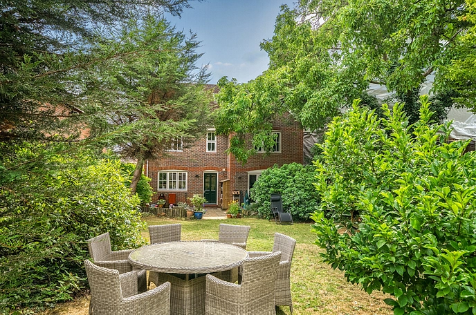 6 bedroom  detached house for sale
