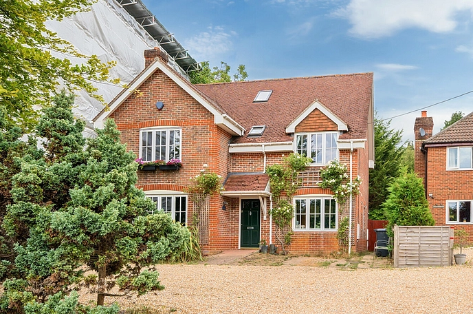 6 bedroom detached house for sale