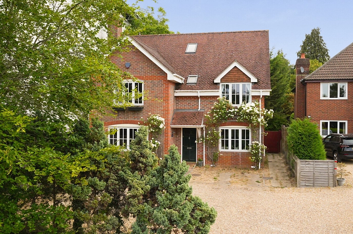 6 bedroom detached house for sale