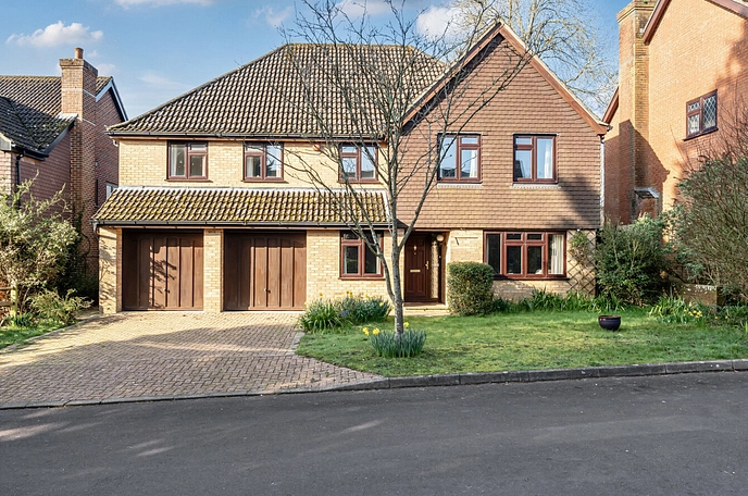 5 bedroom  detached house for sale