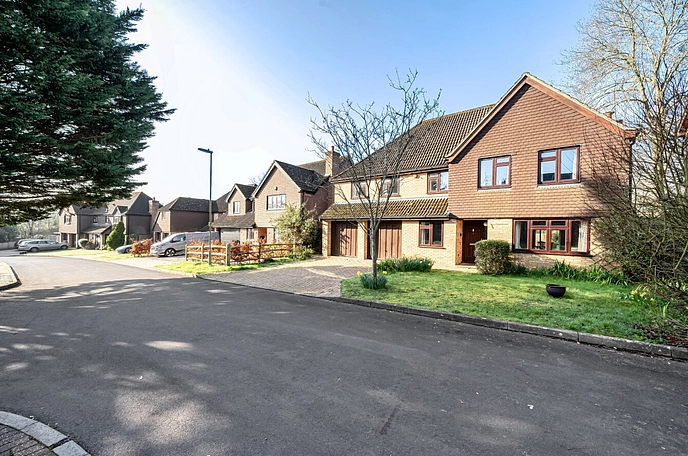 5 bedroom  detached house for sale