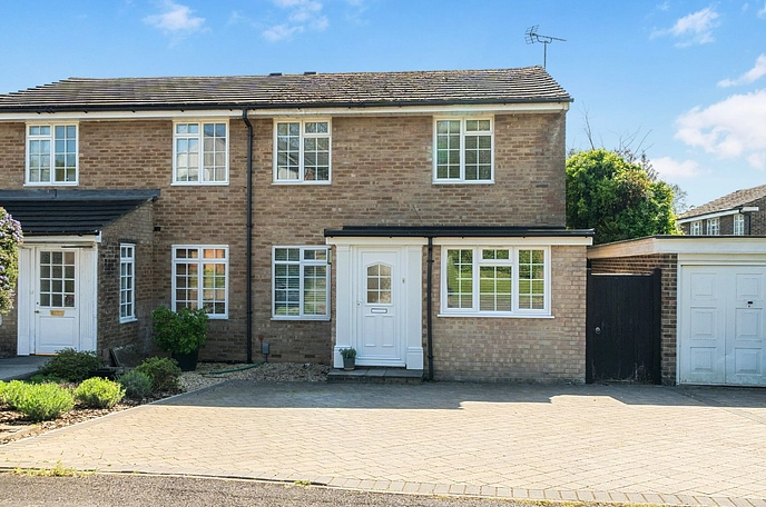 4 bedroom  semi-detached house for sale
