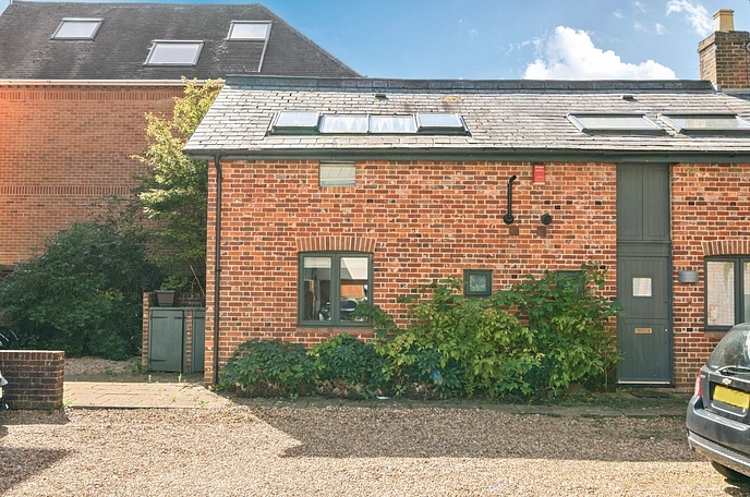 1 bedroom  semi-detached house for sale