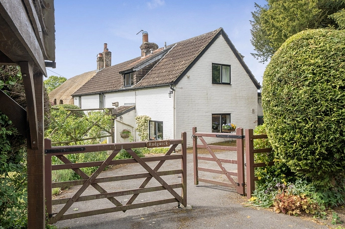 3 bedroom  semi-detached house for sale