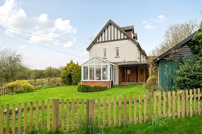 4 bedroom  semi-detached house for sale