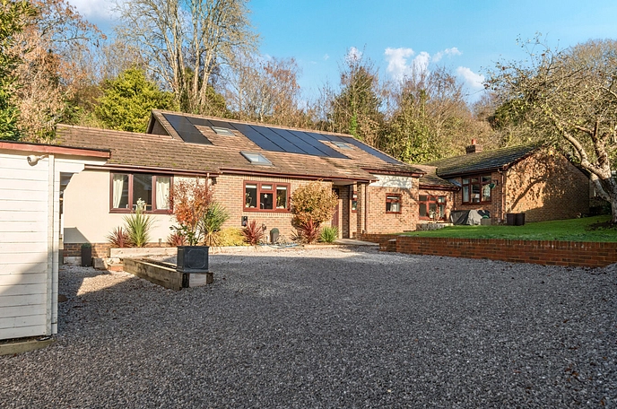 5 bedroom  detached house for sale