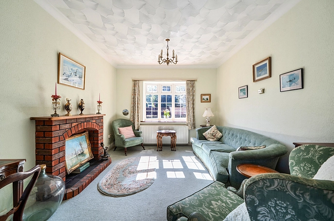 2 bedroom  detached bungalow for sale