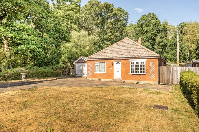 2 bedroom  detached bungalow for sale