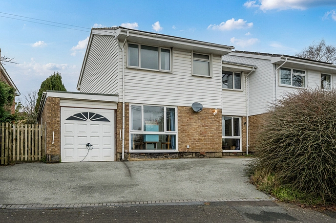 4 bedroom  semi-detached house for sale