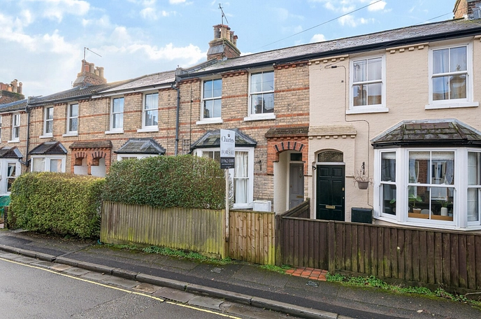 2 bedroom  terraced house for sale