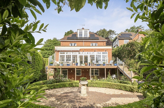 5 bedroom  detached house for sale