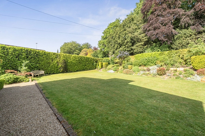 5 bedroom  detached house for sale