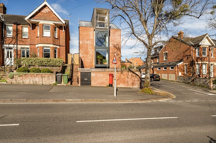 2 bedroom  semi-detached house for sale