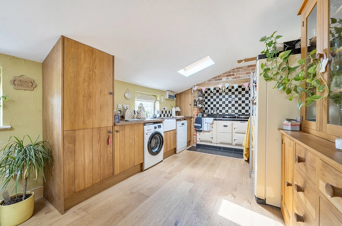 3 bedroom  semi-detached house for sale
