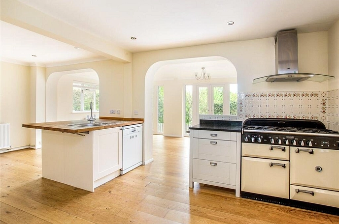 4 bedroom  detached house for sale