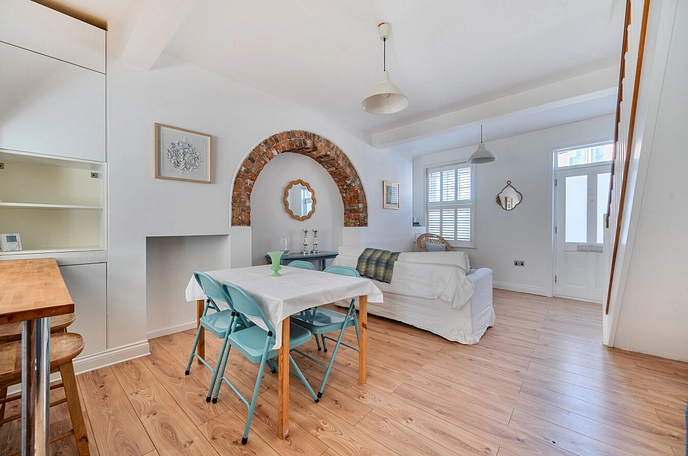 2 bedroom  terraced house for sale