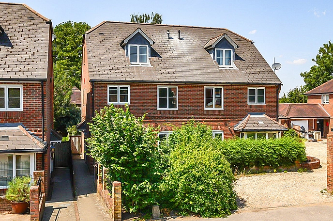 3 bedroom  semi-detached house for sale