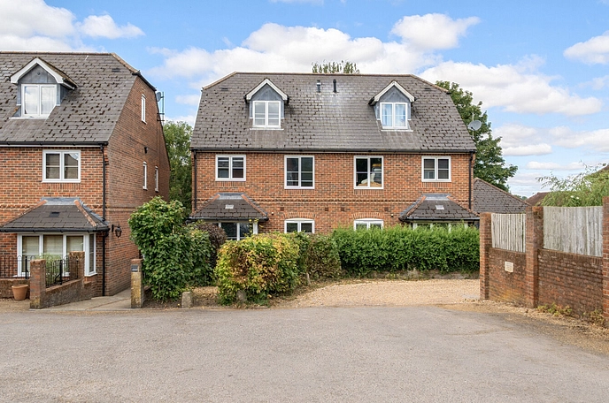 3 bedroom  semi-detached house for sale