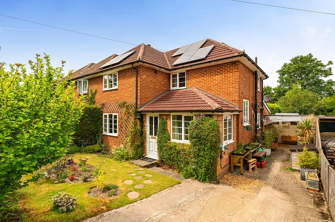 3 bedroom  semi-detached house for sale