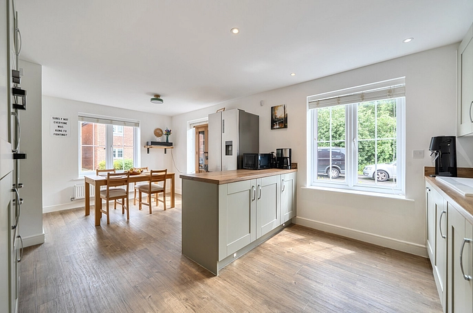 4 bedroom  detached house for sale
