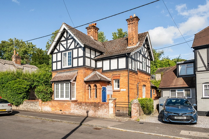 2 bedroom detached house for sale