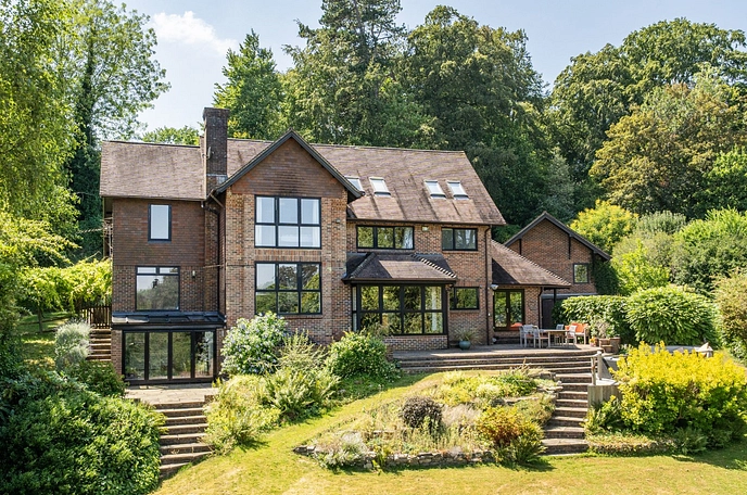 5 bedroom  detached house for sale