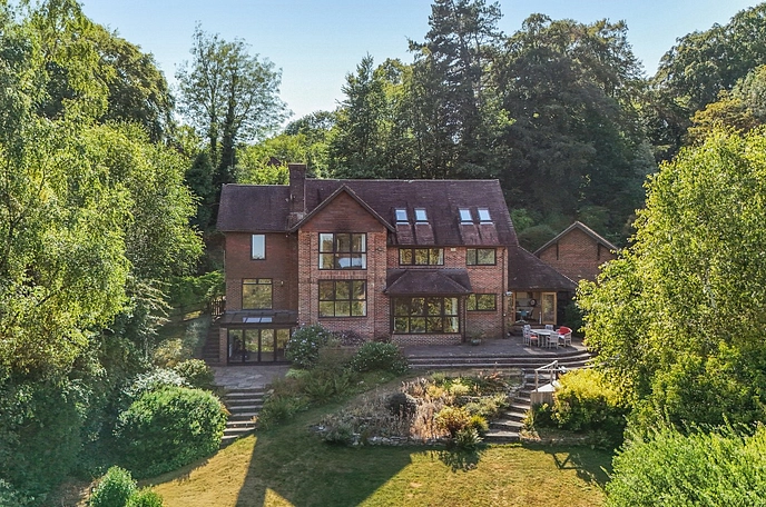 5 bedroom  detached house for sale