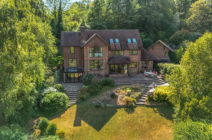 5 bedroom  detached house for sale
