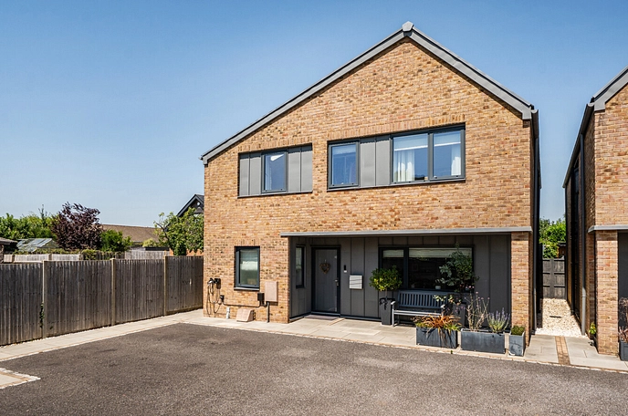 4 bedroom  detached house for sale