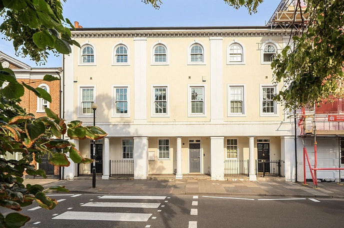 3 bedroom  terraced house for sale