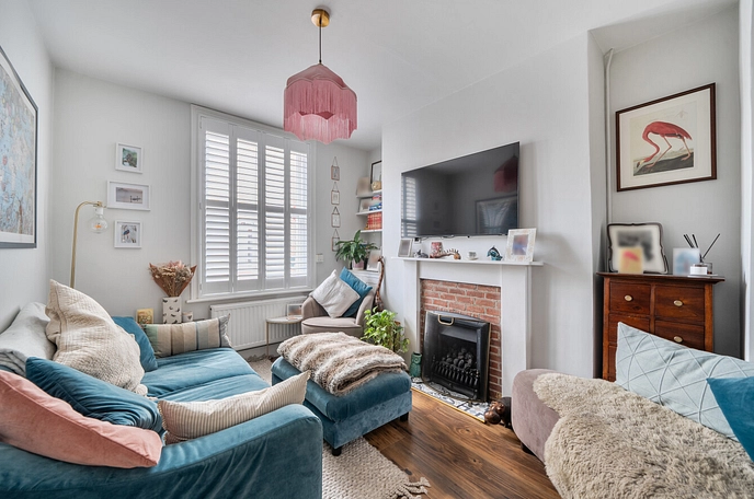 2 bedroom  terraced house for sale