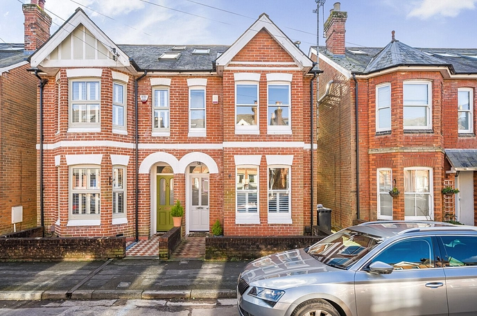4 bedroom  semi-detached house for sale