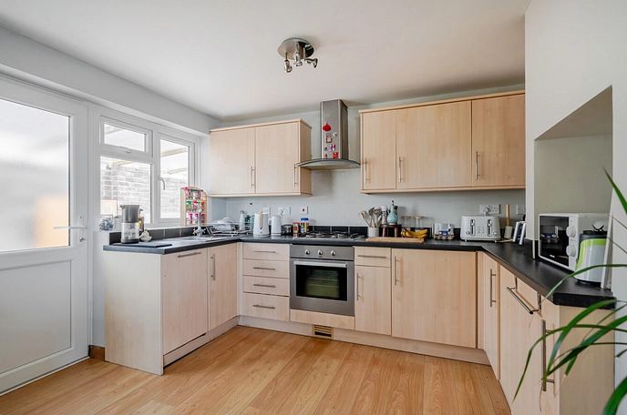 2 bedroom  detached bungalow to rent