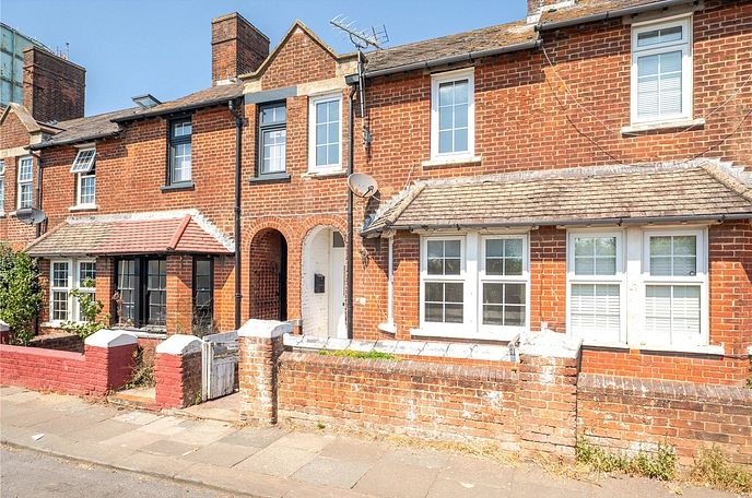 4 bedroom  terraced house to rent