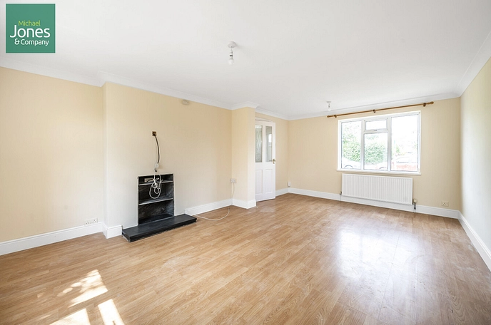 3 bedroom  semi-detached house to rent